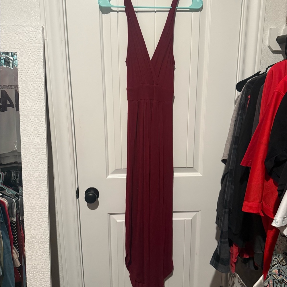 Elegant Burgundy Maxi Dress